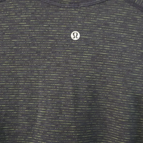 Mens lululemon athletica Black Crewneck Shirt - Picture 5 of 5